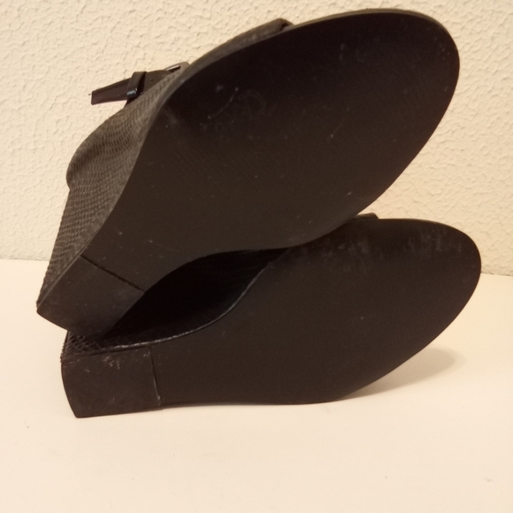 Carlos by Carlos Santana Black Leather Zip 4 1/2" Wedge Heels sz 8.5 M - Picture 13 of 13